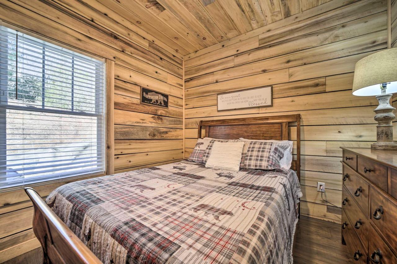 Modern Cabin With Fire Pit Less Than 3 Mi To Trails! Pisgah Forest Exterior photo
